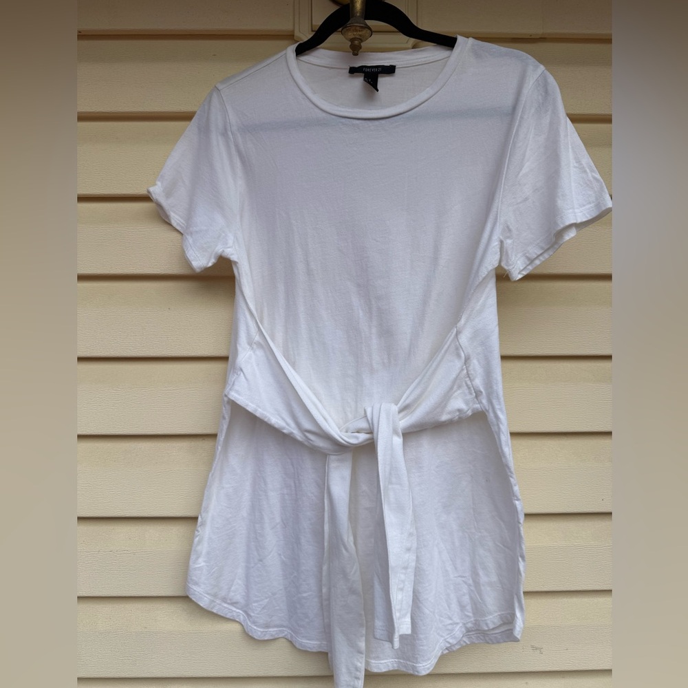 Forever 21 White Elongated Shirt/Tunic, Front Ties, Oval Hemline, Size Small